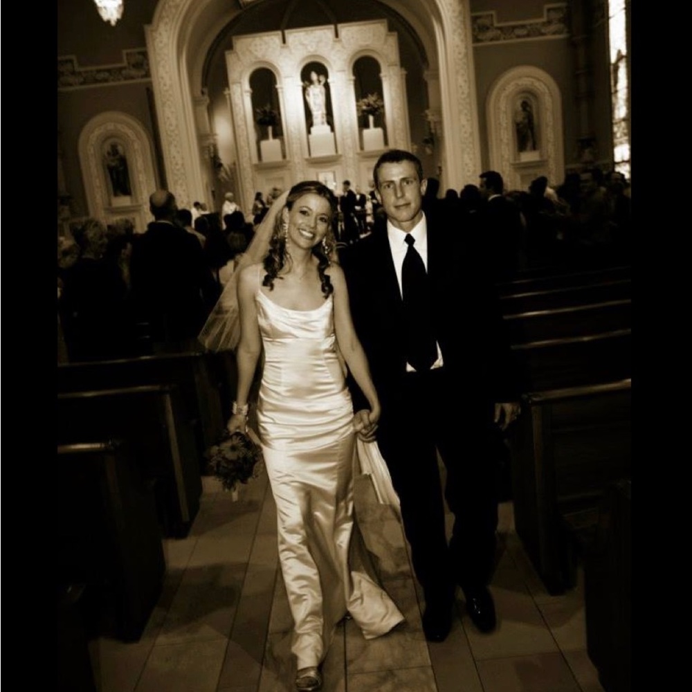 Elizabeth Fillmore Sz 2 amazing satin & style Needs a clean - a few little spots